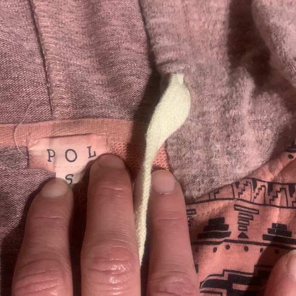 Size small but will easily fit a medium due to being oversized - Picture 4 of 4